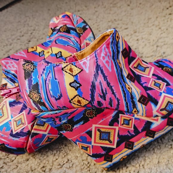 2 for 1 CHARLOTTE RUSSE AZTEC WEDGE BOOTIES - SZ 7 - Picture 9 of 16
